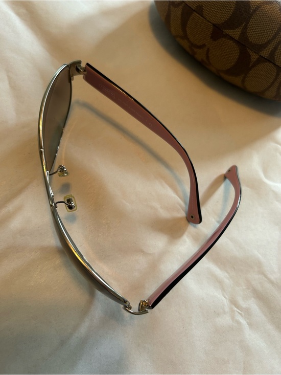 Coach HC7001 Taylor sunglasses ladies silver frame and pink temples main image 7